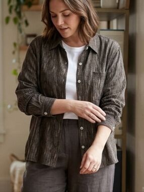 Chicos Size 2 (L) Chocolate Brown Button Down Shirt, Euc